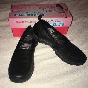 Skechers Songful flats with box